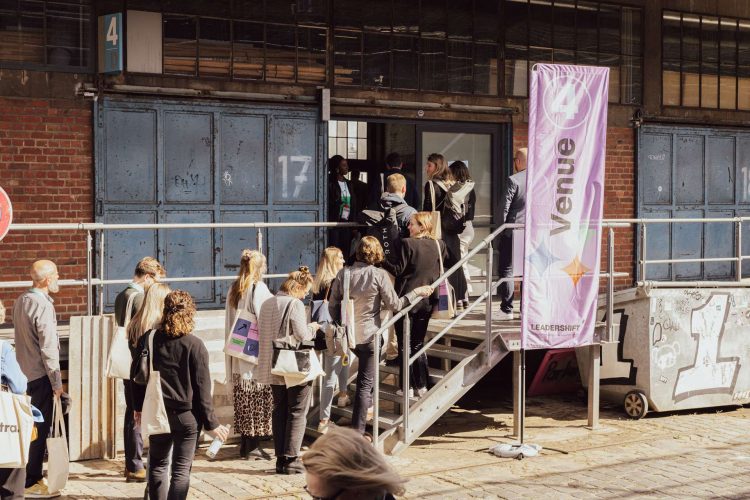 Eingang bei der brand eins Konferenz leadershift