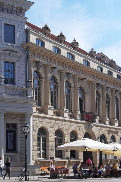 Eingang des Delphis Dialog Büro in Potsdam