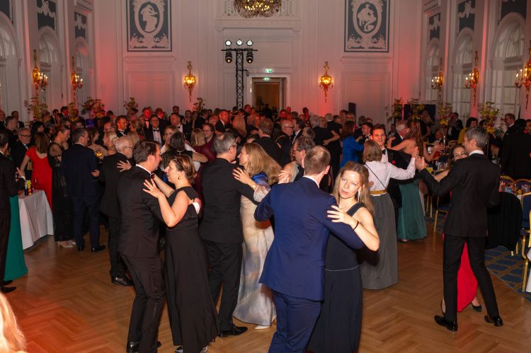 Blick auf die Tanzfläche beim Hamburger Presseball 2025 im Hotel Atlantic